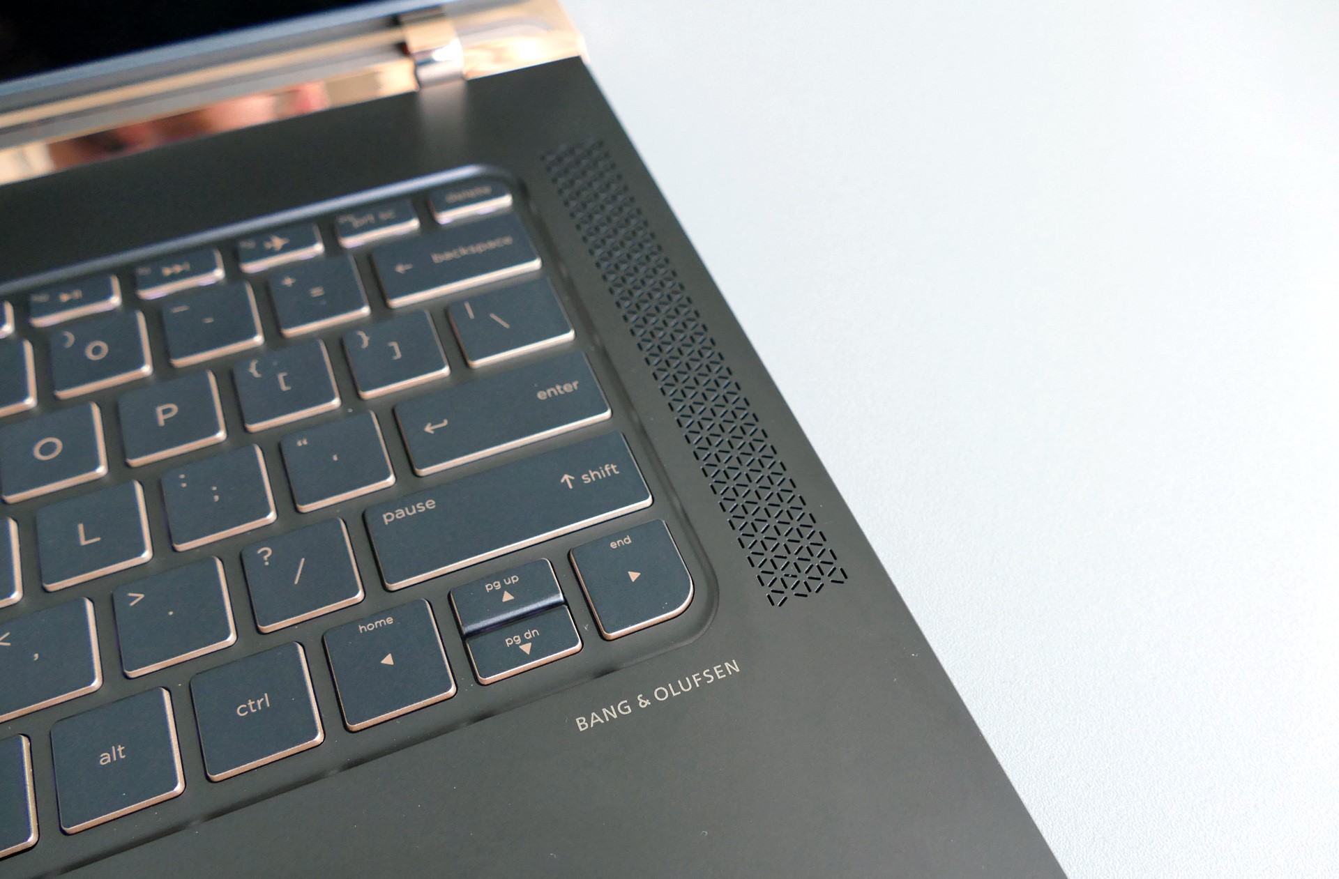 HP Spectre NoteBook 13 core i7 7th gen 256GB SSD/8GB intel UHD graphics - Image 3