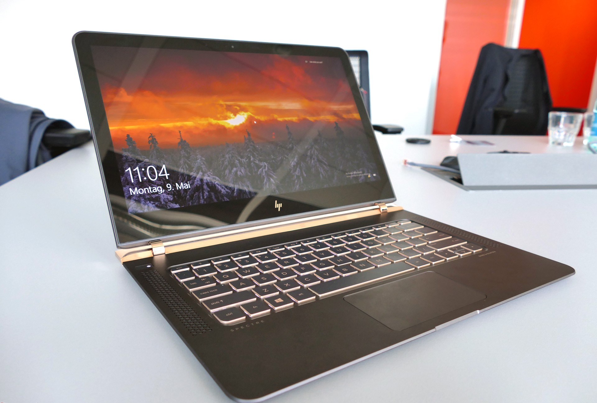 HP Spectre NoteBook 13 core i7 7th gen 256GB SSD/8GB intel UHD graphics