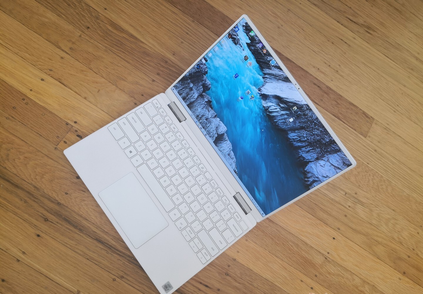 Dell XPS 13 7390 Laptop 13.3 inch,10th Gen Intel Core i7 UHD Graphics, 1TB SSD, 16GB RAM