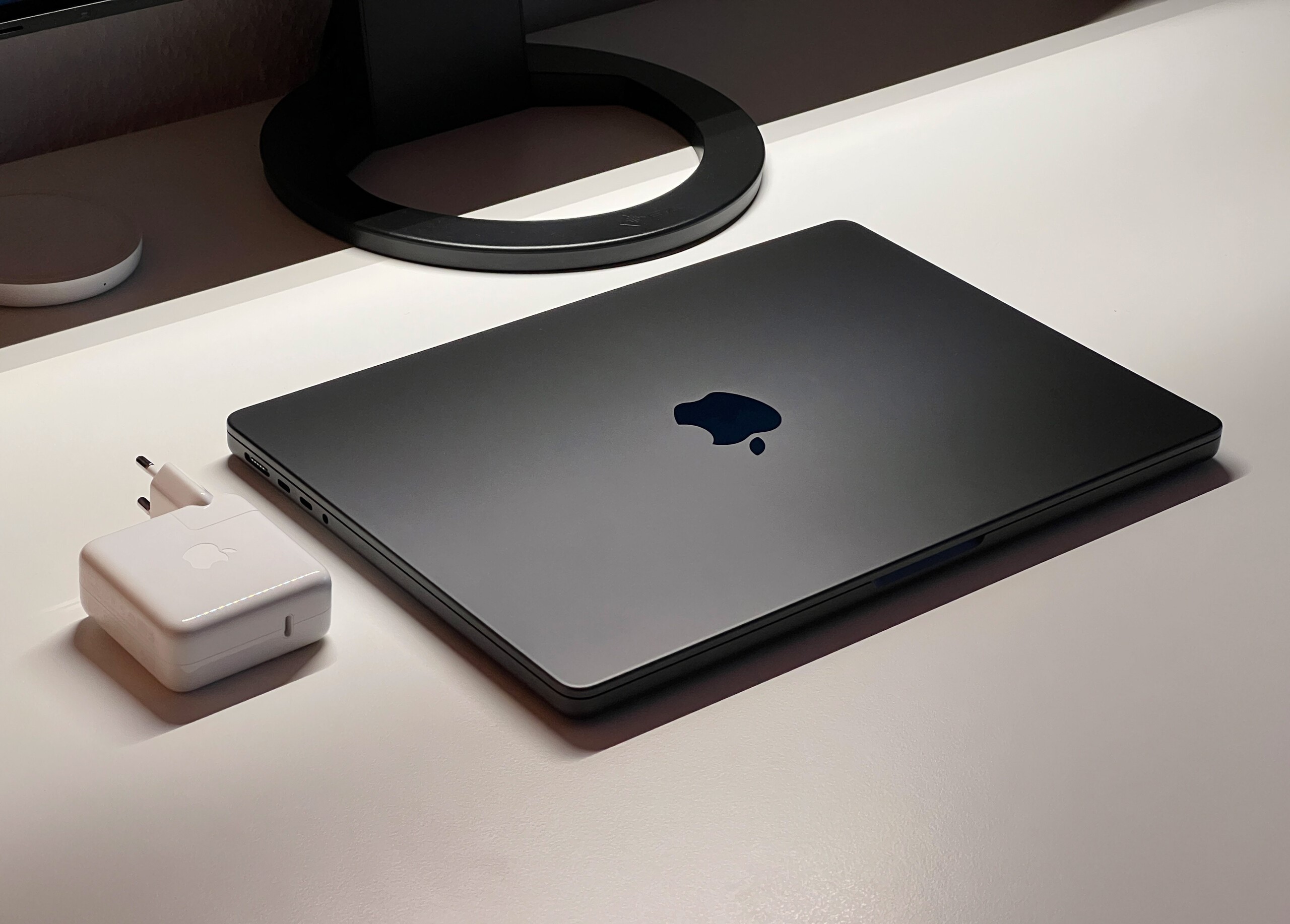 2023 MacBook Pro M3 8 Core CPU and 10 Core GPU 8GB RAM 512GB SSD – Space Gray • Apple M3 10-Core Chip • 8GB Unified RAM | 512GB SSD • 14″ Liquid Retina XDR Screen • Backlit Magic Keyboard • Force Touch Trackpad | Touch ID Sensor - Image 3