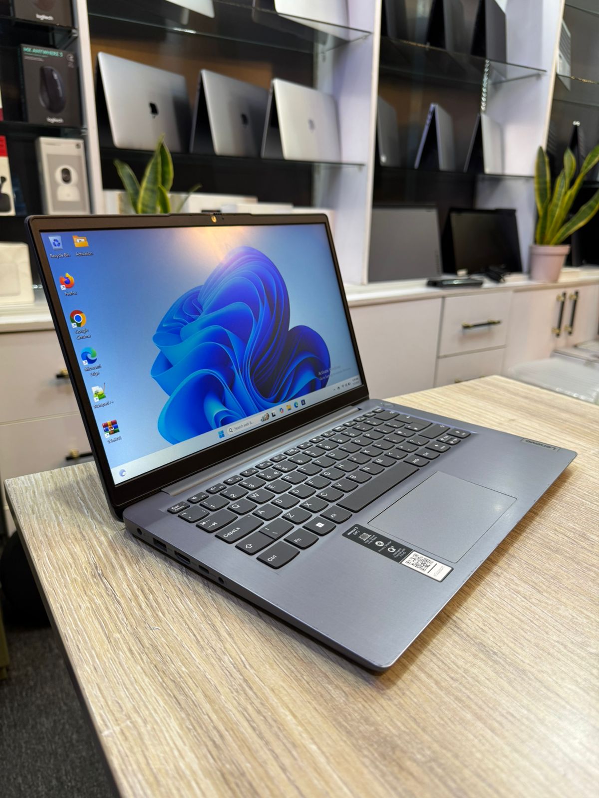Lenovo IdeaPad 3 14ITL6, Intel Core i5 1155G7, 8GB DDR4 3200, 512GB SSD M.2 2242 PCIe 3.0×4 NVMe, No OS, 14″ FHD – 82H701Q9UE