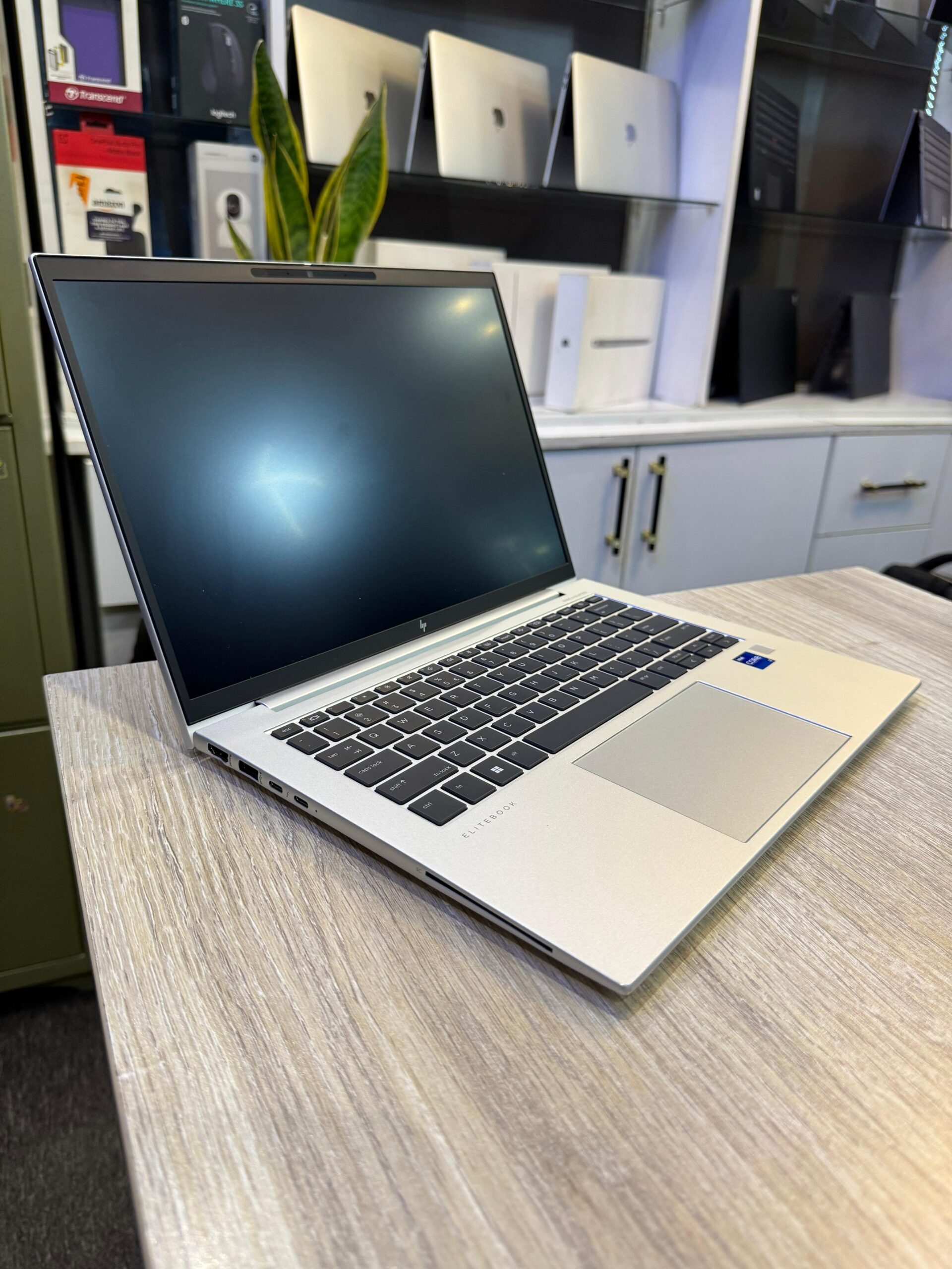 HP EliteBook 840 G9 Intel Core i7-1255U 10-Core Upto 4.7Ghz 16GB of DDR5 RAM 1TB PCIe M.2 SSD 14" FHD IPS Display Integrated Intel Iris Xe Graphics - Image 2