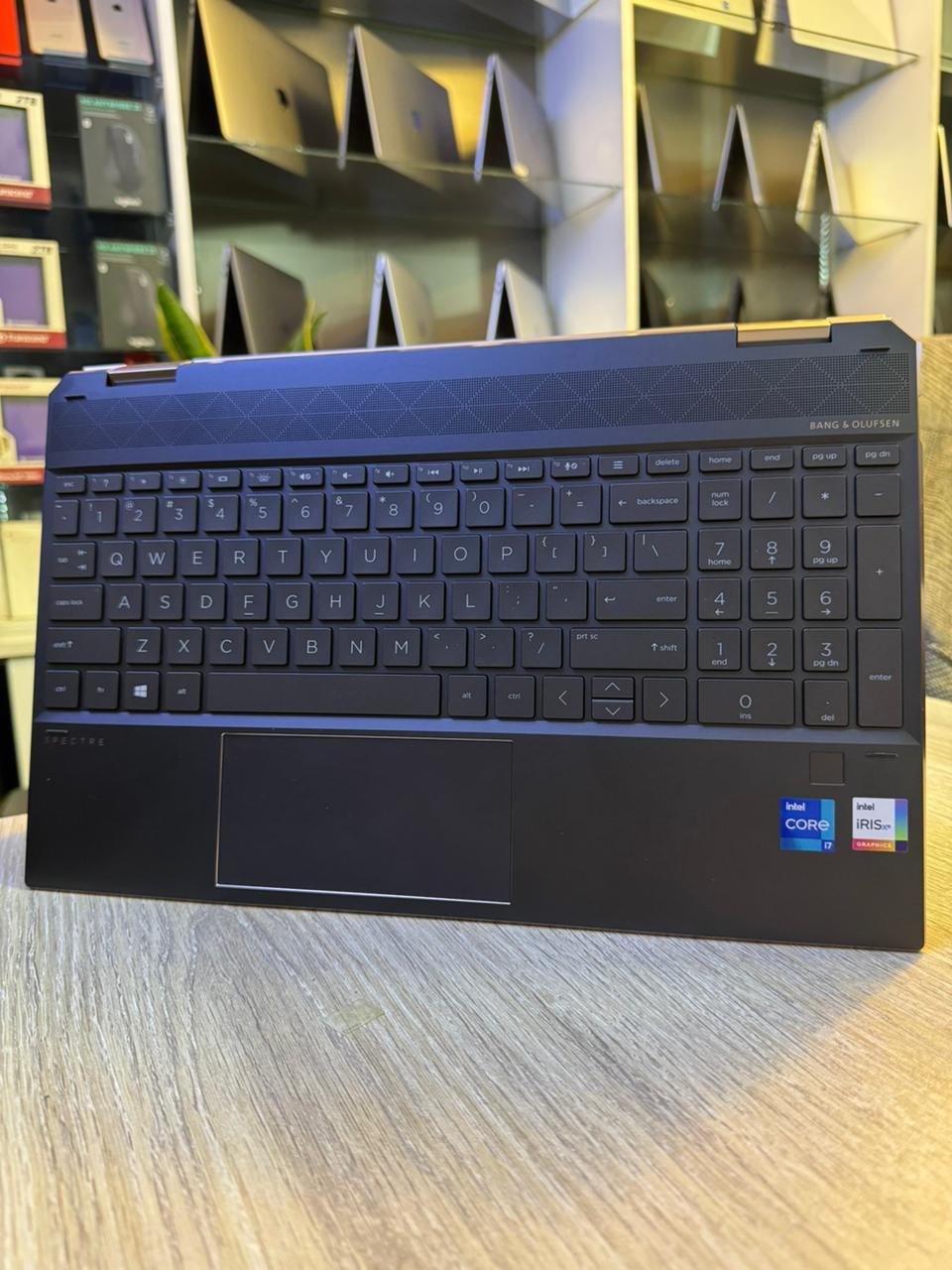HP Spectre X360 15.6 Inch 4K UHD Touch-Screen 512GB SSD + 16GB Optane 1.8GHz i7 2-in-1 Laptop (16GB RAM, Quad-Core i7-10510U, GeForce MX330, Windows 10 Home) - Image 4