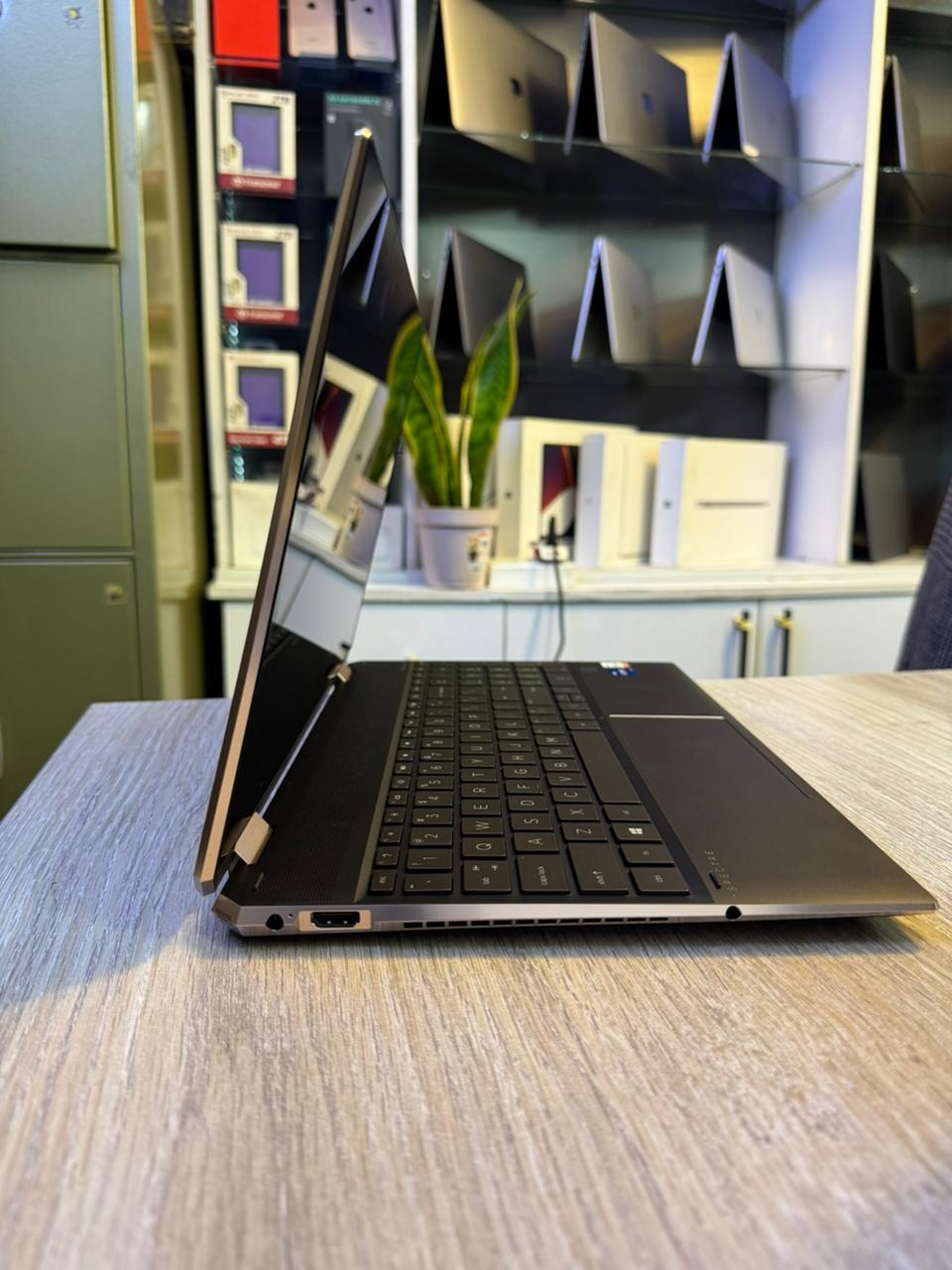 HP Spectre X360 15.6 Inch 4K UHD Touch-Screen 512GB SSD + 16GB Optane 1.8GHz i7 2-in-1 Laptop (16GB RAM, Quad-Core i7-10510U, GeForce MX330, Windows 10 Home) - Image 2