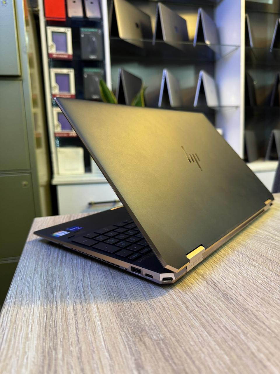 HP Spectre X360 15.6 Inch 4K UHD Touch-Screen 512GB SSD + 16GB Optane 1.8GHz i7 2-in-1 Laptop (16GB RAM, Quad-Core i7-10510U, GeForce MX330, Windows 10 Home) - Image 3
